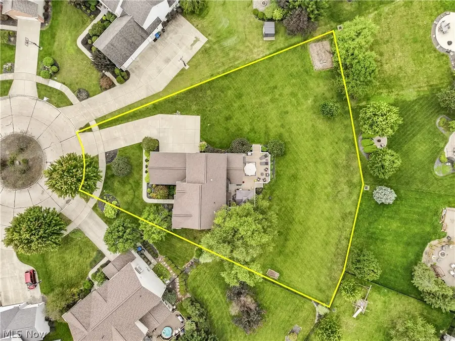 27212 Perry Circle, Olmsted, OH 44138 - #3