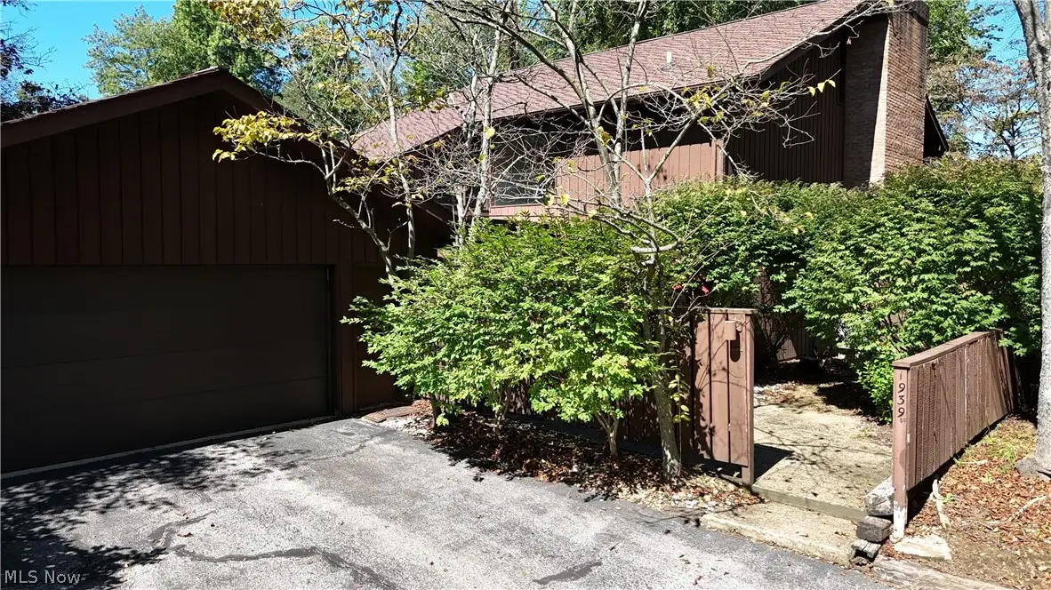 1939 Pine Drive, Kent, OH 44240 - #1