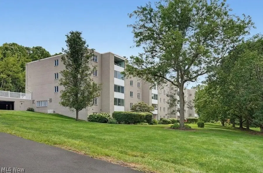 520 Meredith Lane #507, Cuyahoga Falls, OH 44223 - #2
