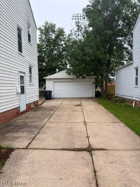 1388 Cranover Road, Lyndhurst, OH 44124 - #3