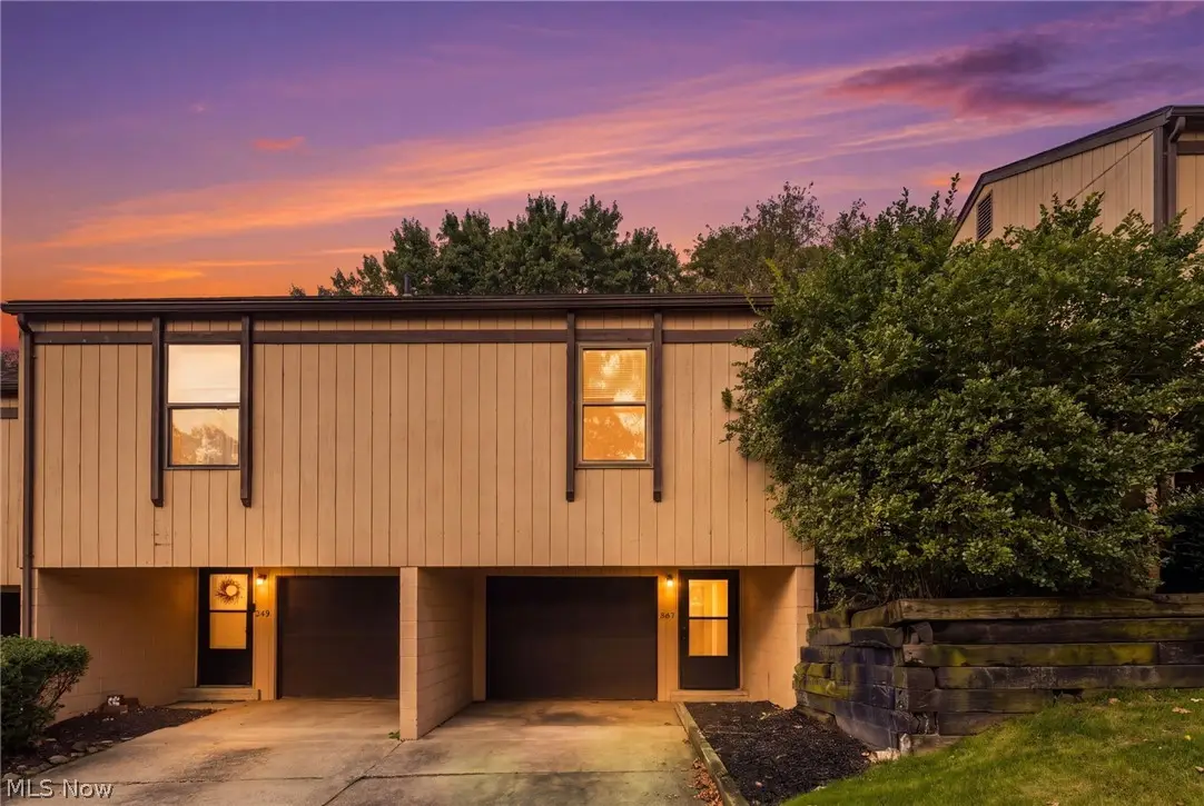 547 Center Avenue, Cuyahoga Falls, OH 44221 - #1