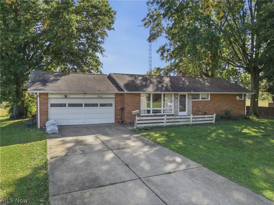 7660 Brookview Street, Louisville, OH 44641 - #2