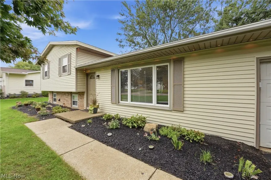 8008 Garnet Ne Avenue, Canton, OH 44721 - #2