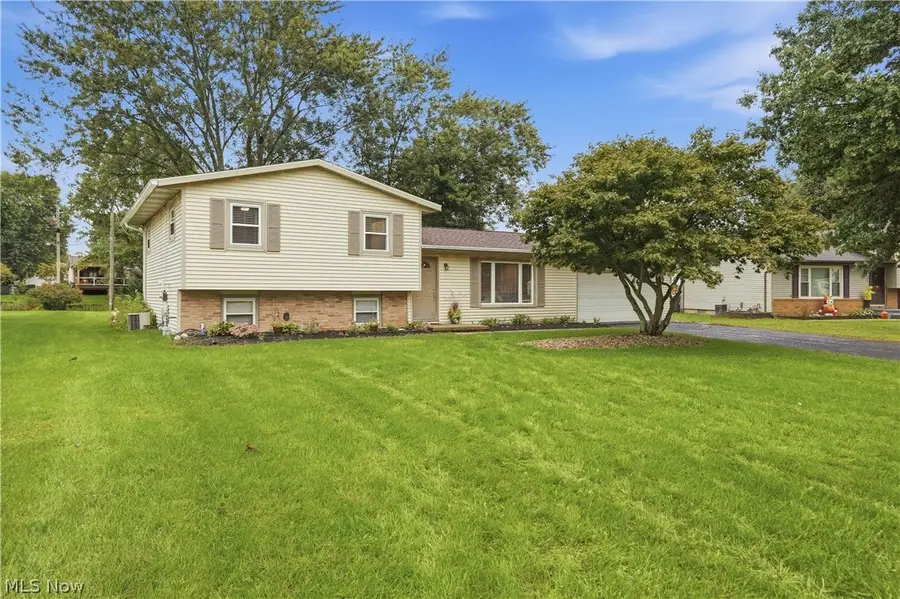 8008 Garnet Ne Avenue, Canton, OH 44721 - #3