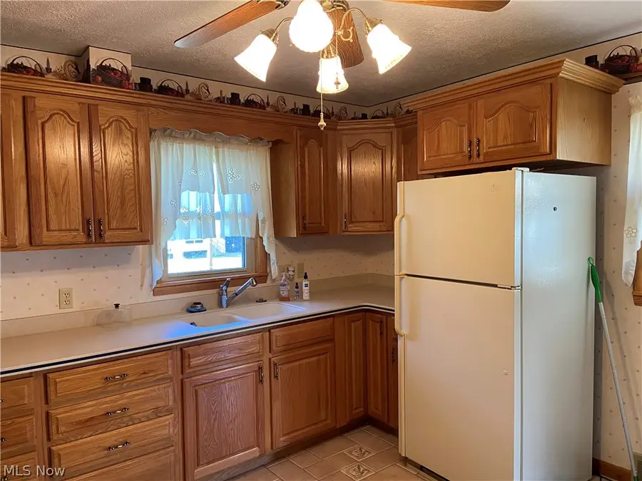 507 Wood Avenue, Newcomerstown, OH 43832 - #3