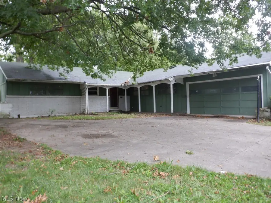 2091 Lee Boulevard, East Cleveland, OH 44112 - #2