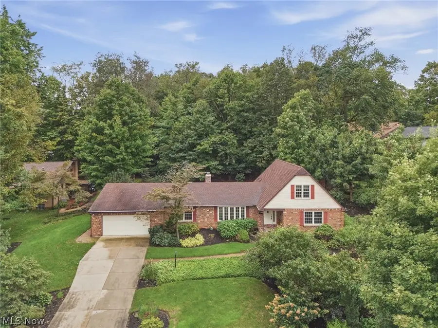 2500 Treetop Ne Circle, Canton, OH 44705 - #2