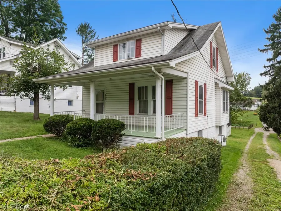 210 Maple Avenue, Saint Clairsville, OH 43950 - #3