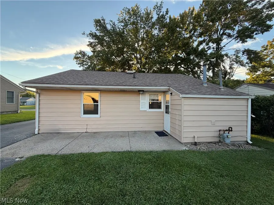 7421 Sierra Madre Trail, Youngstown, OH 44512 - #2