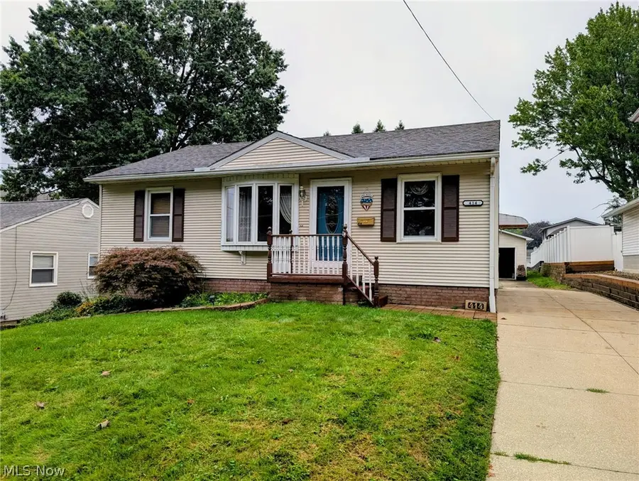 414 E Paige Avenue, Barberton, OH 44203 - #3