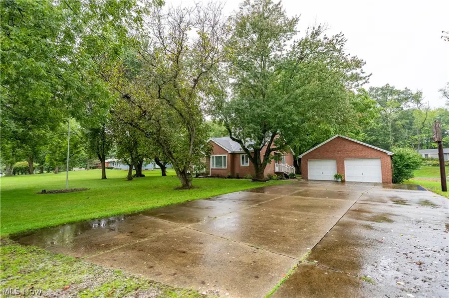 5815 Glyn Nw Drive, North Canton, OH 44720 - #3