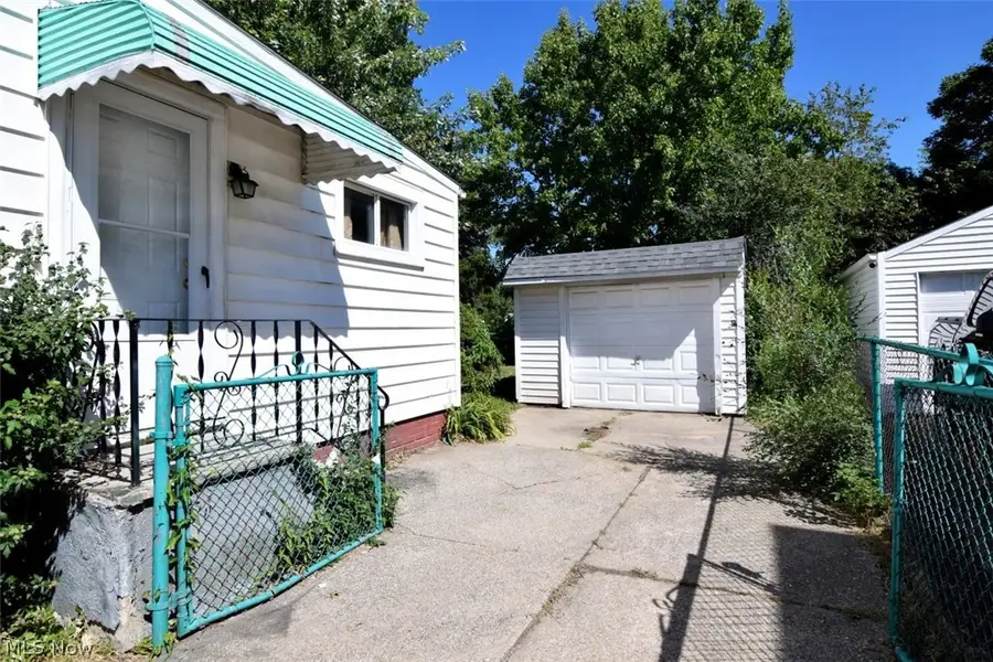 1427 E 252nd Street, Euclid, OH 44117 - #2