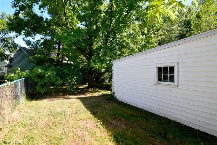 1427 E 252nd Street, Euclid, OH 44117 - #3
