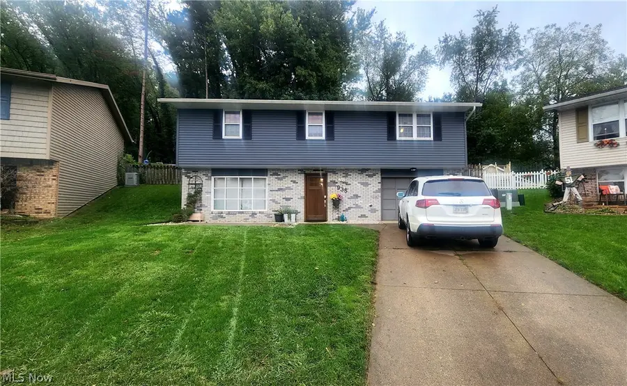 935 Chelsea Drive, Dover, OH 44622 - #2
