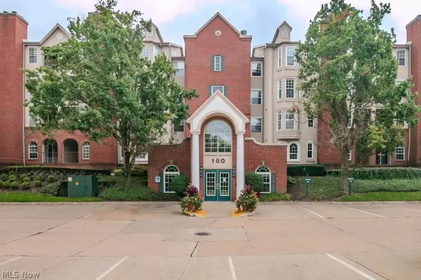 180 Fox Hollow Drive #103, Mayfield Heights, OH 44124