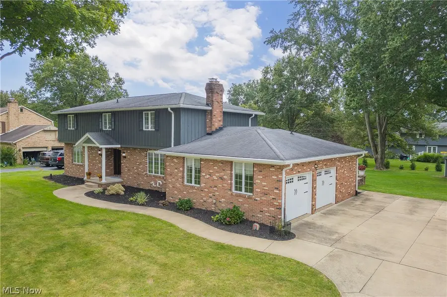 1424 Stonington Nw Road, North Canton, OH 44720 - #3