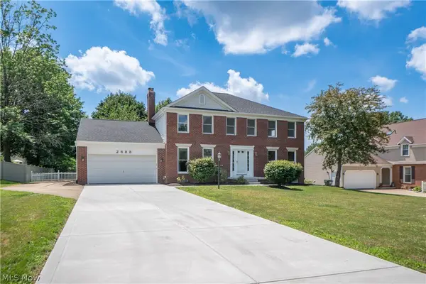 2888 Saint Albans Nw Circle, North Canton, OH 44720