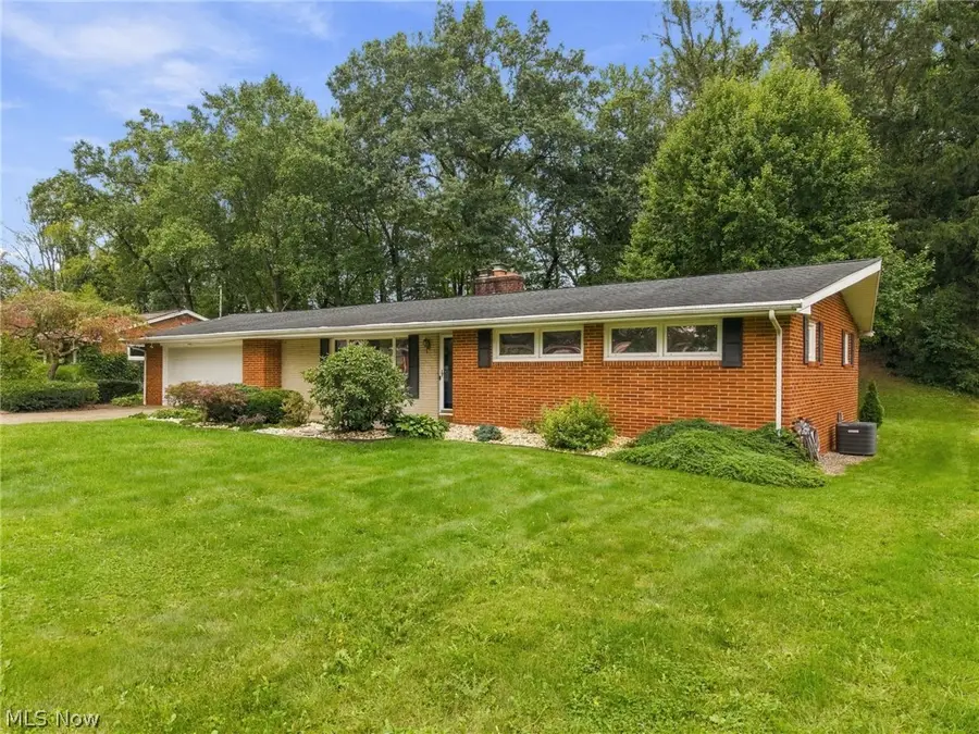 2033 Clearview Ne Street, Massillon, OH 44646 - #2