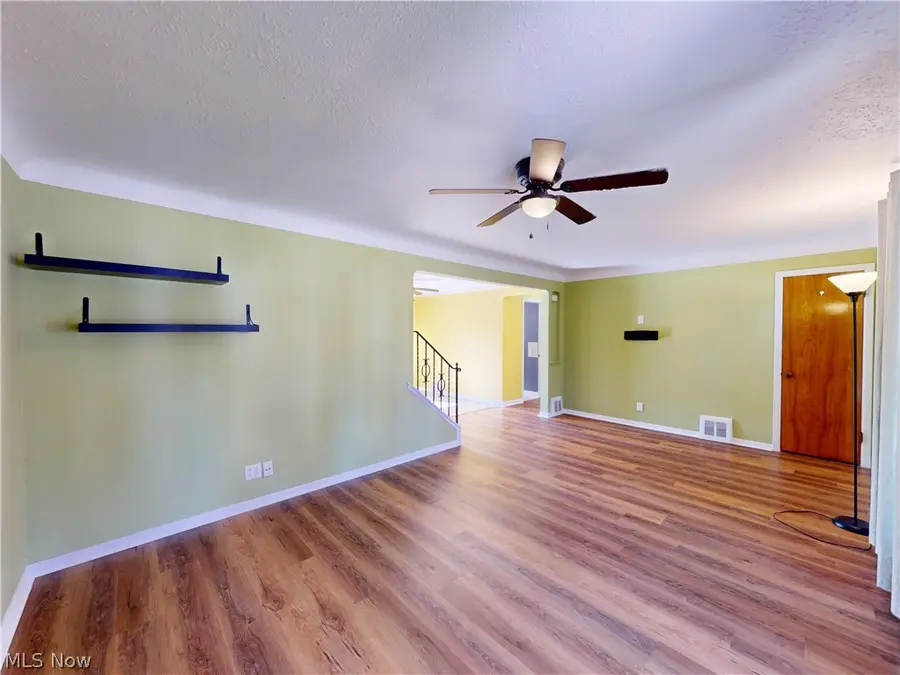 390 E 307th Street, Willowick, OH 44095 - #3
