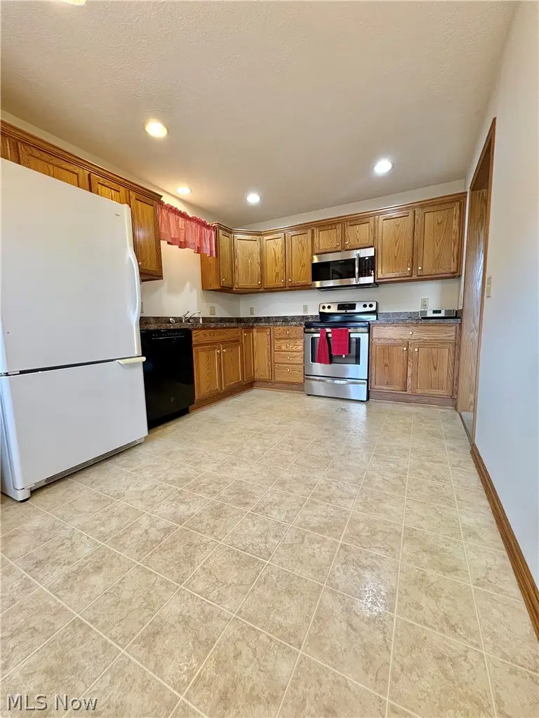 2146 University Commons Se Drive, Massillon, OH 44646 - #2