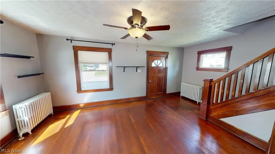215 E Friend E Street, Columbiana, OH 44408 - #2