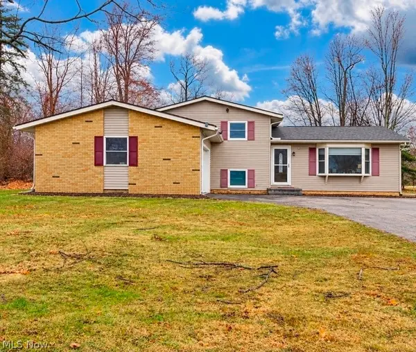 2261 E Turkeyfoot Lake Road, Akron, OH 44312