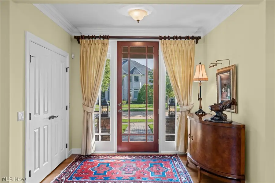 282 W Edinburgh Drive, Highland Heights, OH 44143 - #3