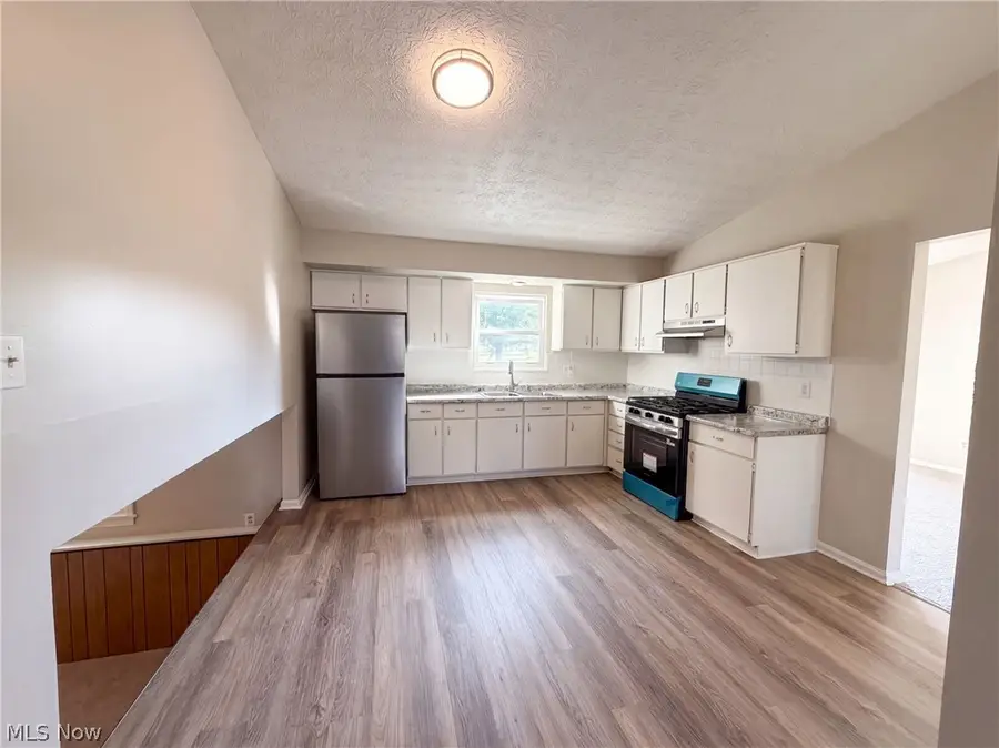 1065 Easton Drive, Akron, OH 44310 - #2