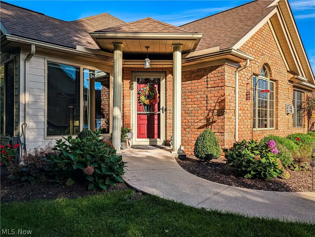 1202 Saint Abigail Sw Street, Hartville, OH 44632 - #1