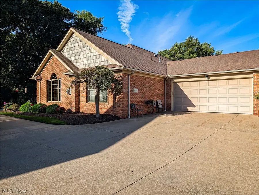 1202 Saint Abigail Sw Street, Hartville, OH 44632 - #2