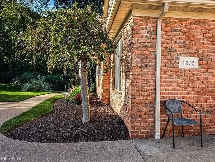 1202 Saint Abigail Sw Street, Hartville, OH 44632 - #3