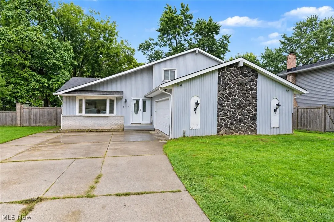 17513 Howe Road, Strongsville, OH 44136 - #1