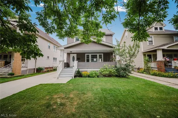 2120 Richland Avenue, Lakewood, OH 44107