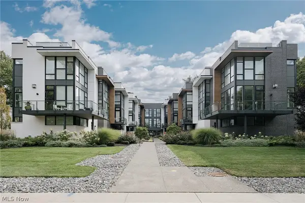 9515 Lake Avenue, Cleveland, OH 44102