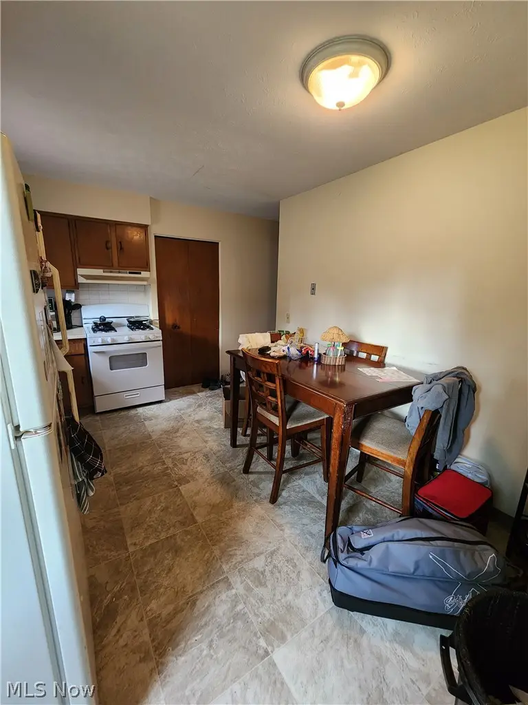 3015 Coventry Ne Boulevard, Canton, OH 44705 - #3