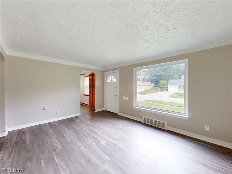 5353 Thomas Street, Maple Heights, OH 44137 - #2