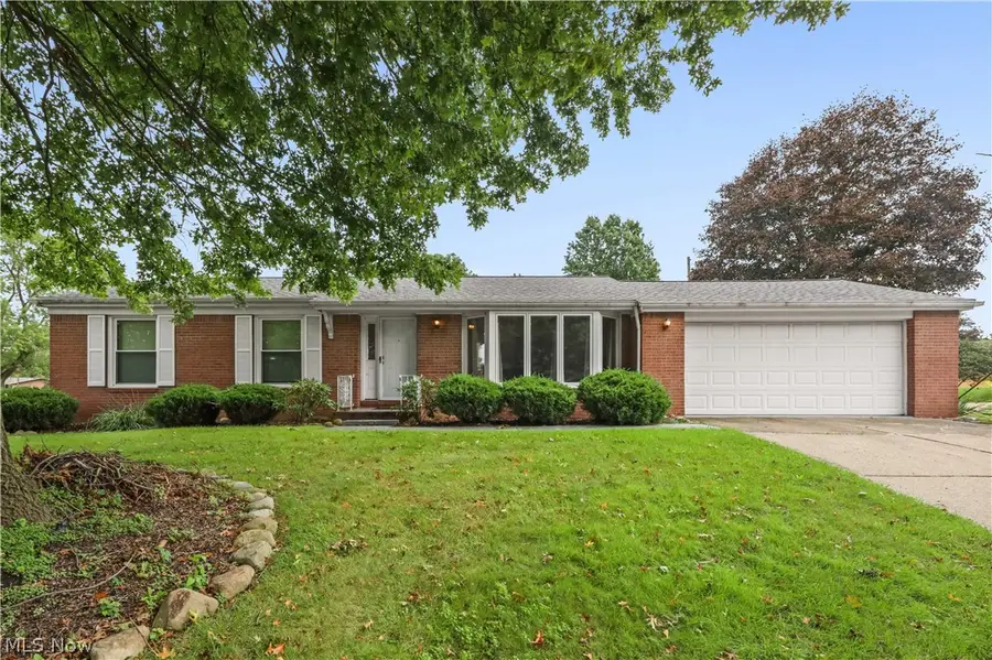 3724 Burrshire Nw Drive, Canton, OH 44709 - #2