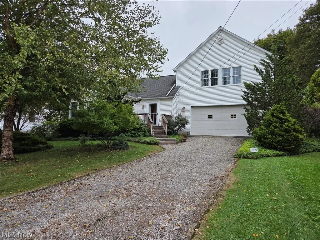 3221 Seifert Lewis Road, Hubbard, OH 44425 - #1