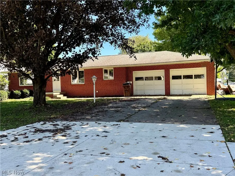 516 N Oak Street, West Lafayette, OH 43845 - #2