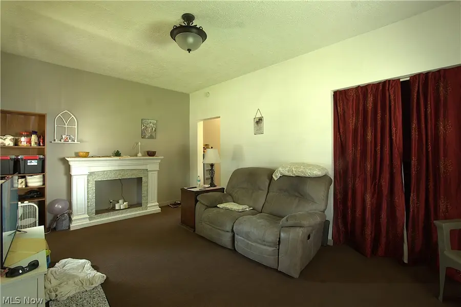 303 Van Street, Barberton, OH 44203 - #3