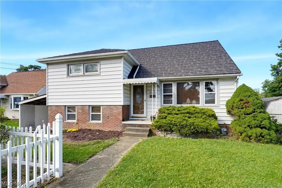2630 Oakview Nw Street, Massillon, OH 44646 - #3