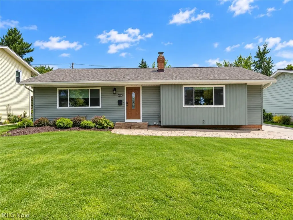 10869 Lafayette Drive, Parma Heights, OH 44130 - #1