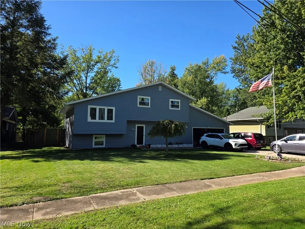 992 Lakewood Beach Drive, Sheffield Lake, OH 44054 - #1