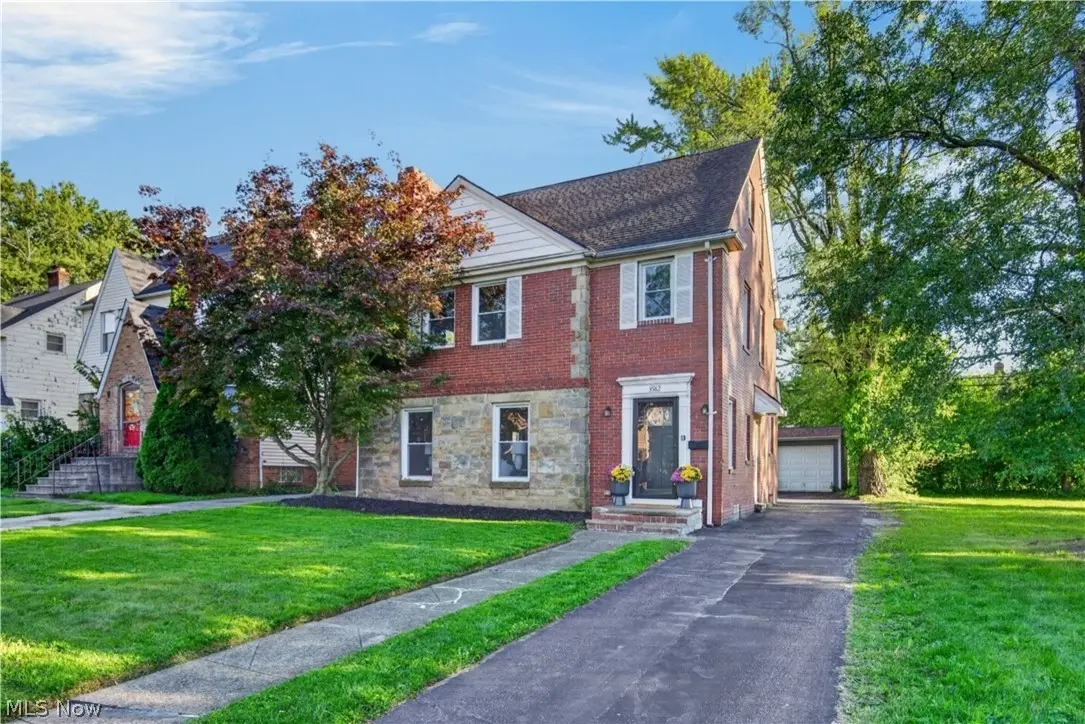 3582 Raymont Boulevard, University Heights, OH 44118 - #1