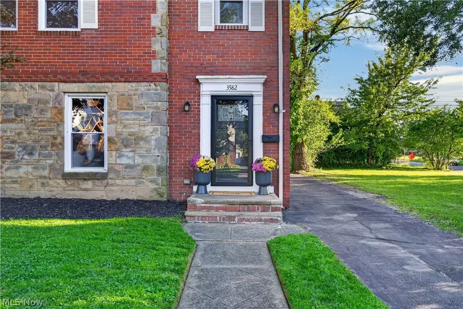 3582 Raymont Boulevard, University Heights, OH 44118 - #3