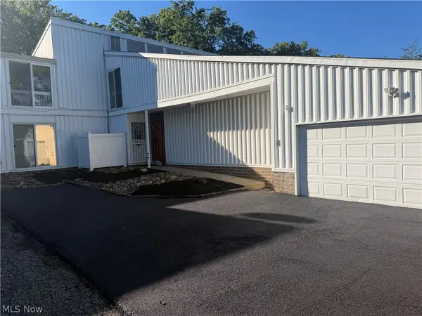 2 Sutton Place, Shaker Heights, OH 44120