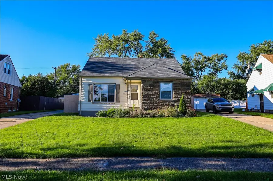 20657 Bowling Green Road, Maple Heights, OH 44137 - #2