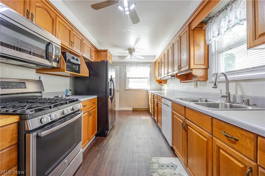 18416 Hazelwood Avenue, Maple Heights, OH 44137 - #3