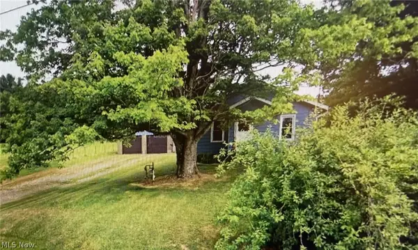 6909 Hillvale Se Street, East Canton, OH 44730