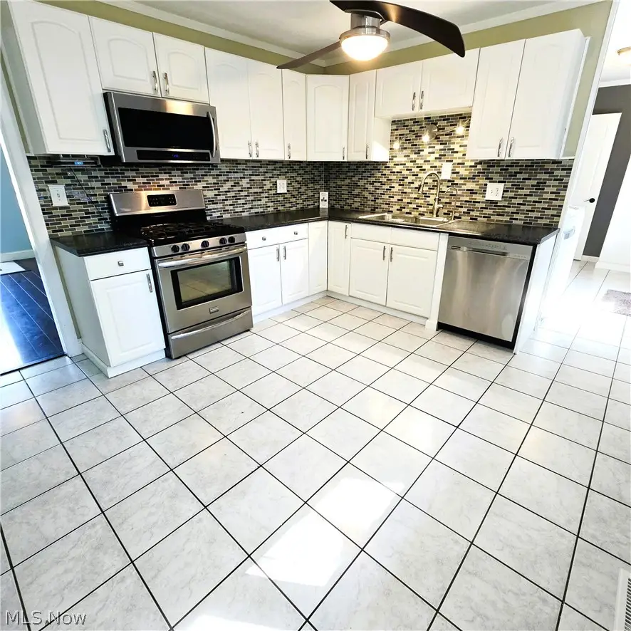 425 Bridle Lane, Berea, OH 44017 - #2